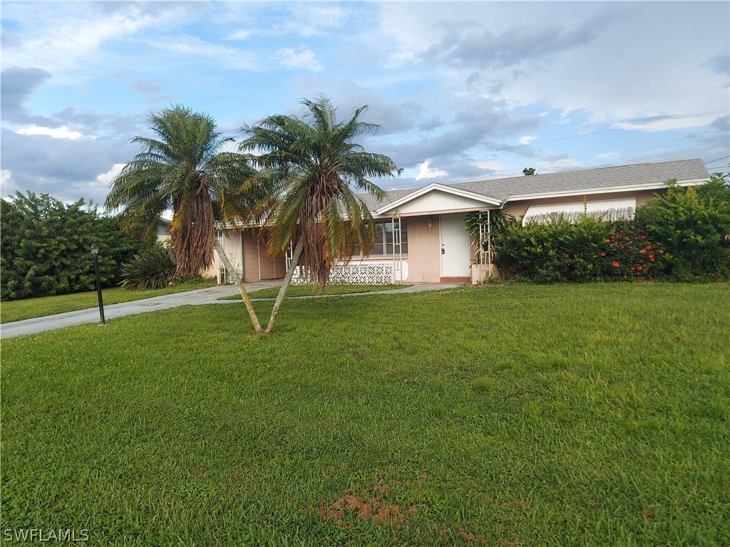 343 Hazelwood Ave., Lehigh Acres, FL 33936