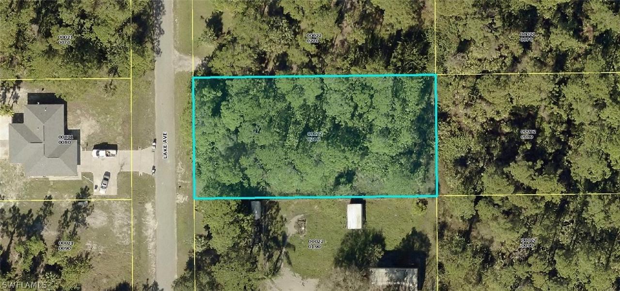 512 Lake Ave., Lehigh Acres, FL 33972