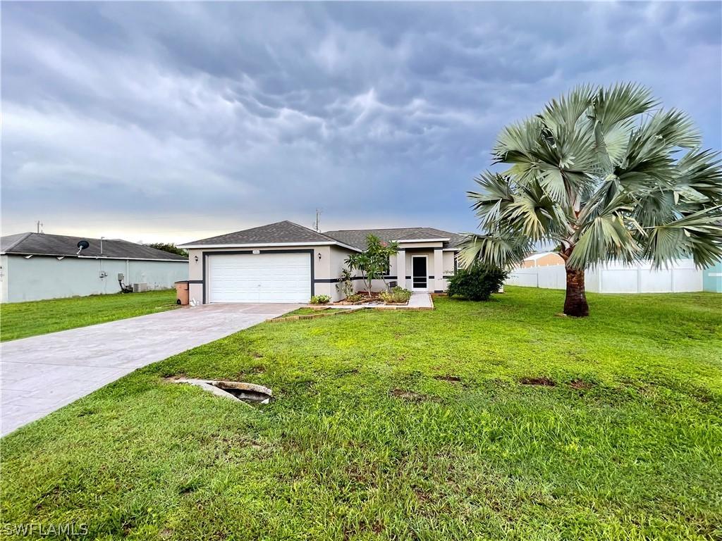 580 Thomas Sherwin Ave., Lehigh Acres, FL 33974