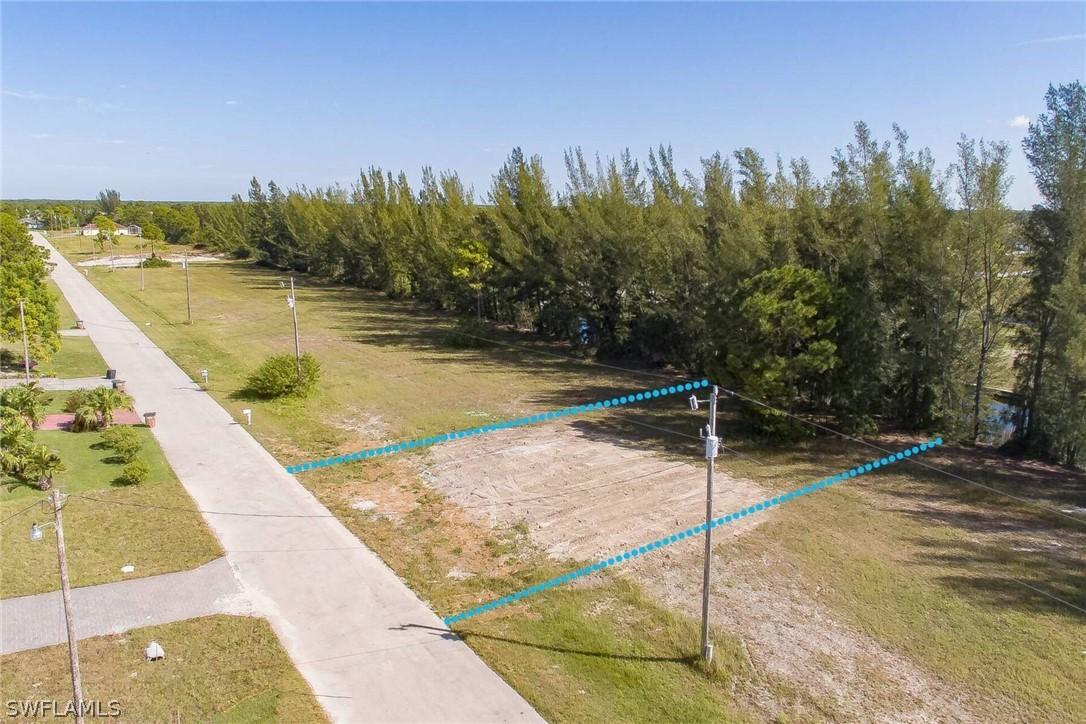 2705 NW 22nd Pl., Cape Coral, FL 33993