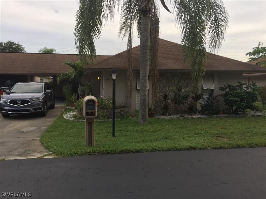279 Rosewood Ct., Lehigh Acres, FL 33936