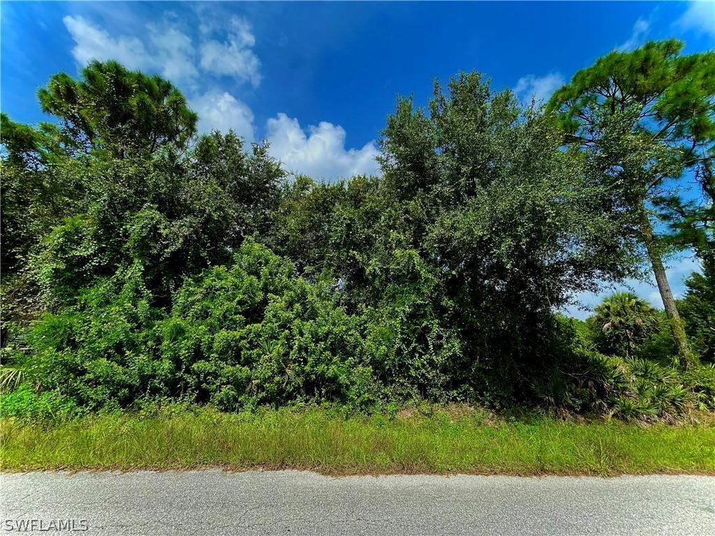 107 Columbus Ave., Lehigh Acres, FL 33936