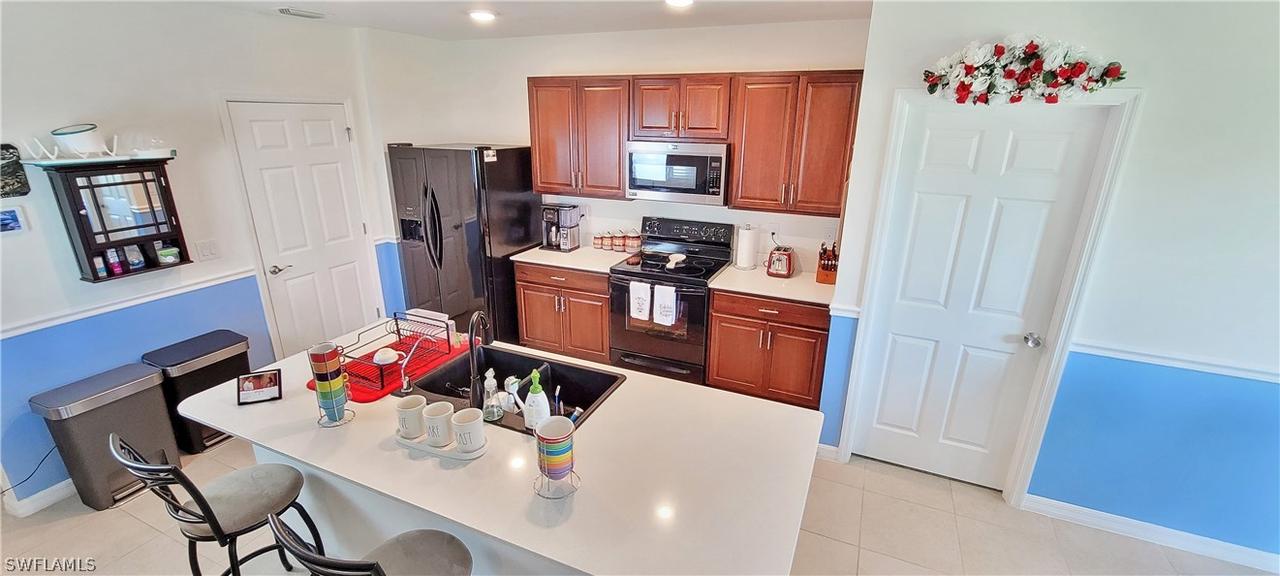 1806 NW 15th Ter., Cape Coral, FL 33993