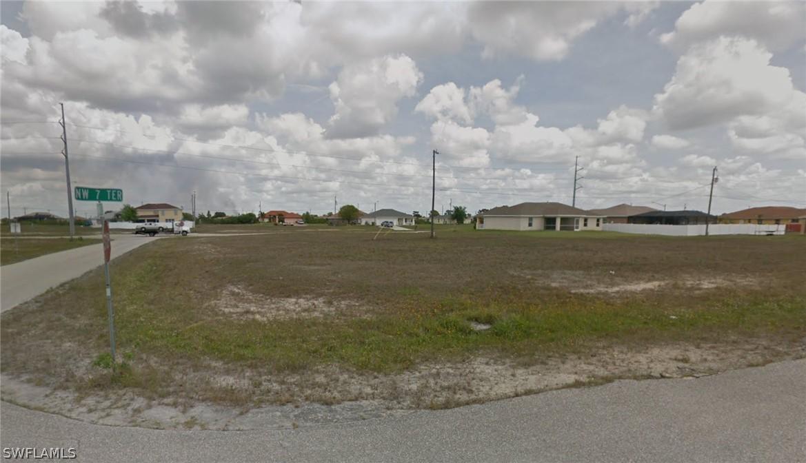 711 NW 7th Ter., Cape Coral, FL 33993