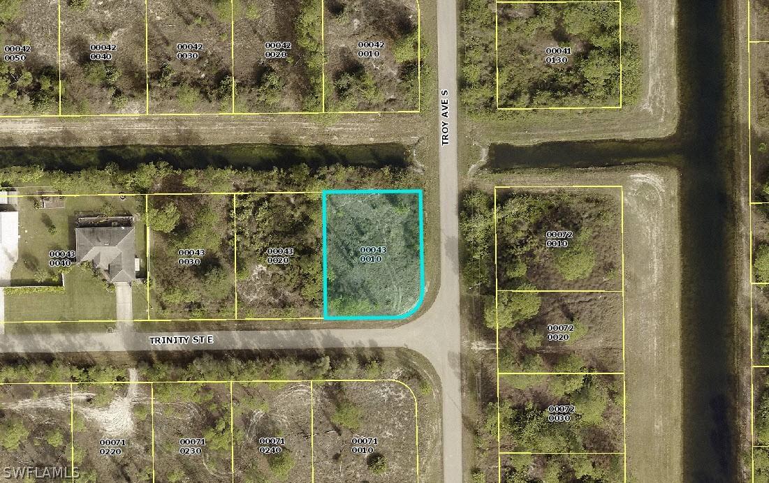 661 Trinity St., Lehigh Acres, FL 33974