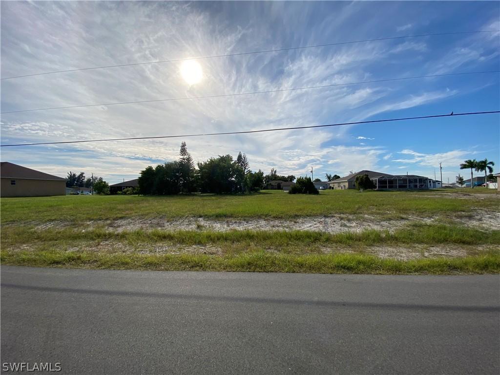702 NW 6th Pl., Cape Coral, FL 33993