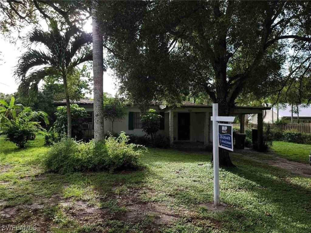 860 Preacher Ct., Naples, FL 34104