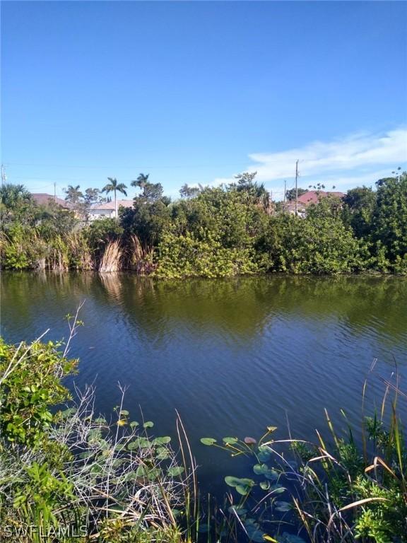 327 NE 25th Ter., Cape Coral, FL 33909