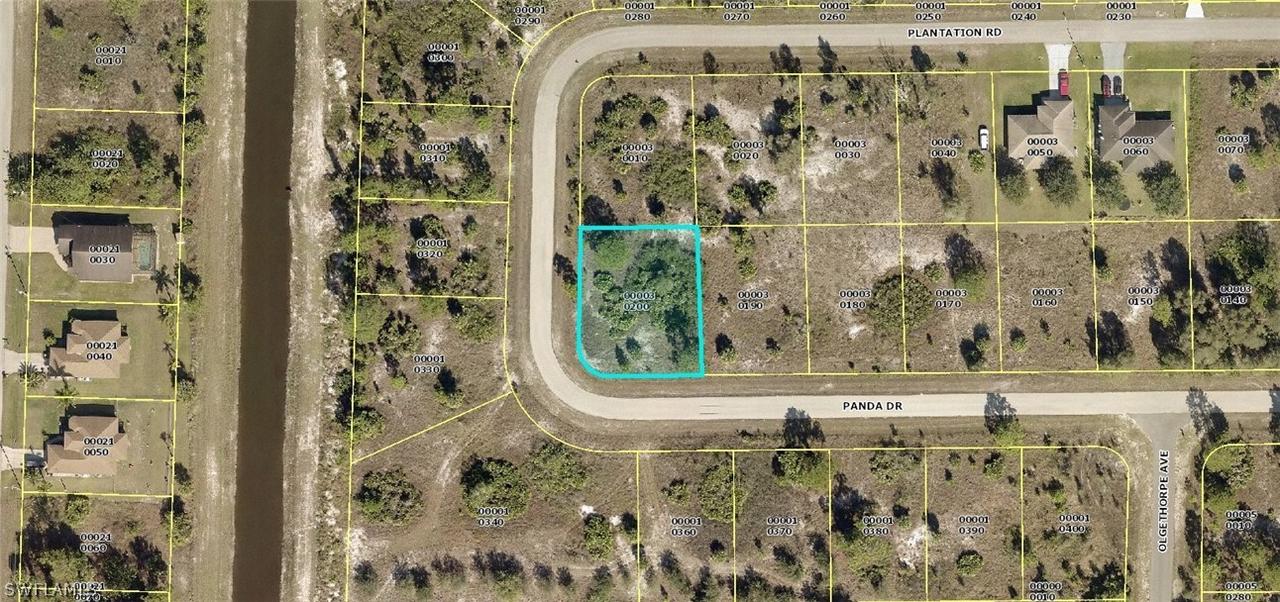 911 Panda Dr., Lehigh Acres, FL 33974