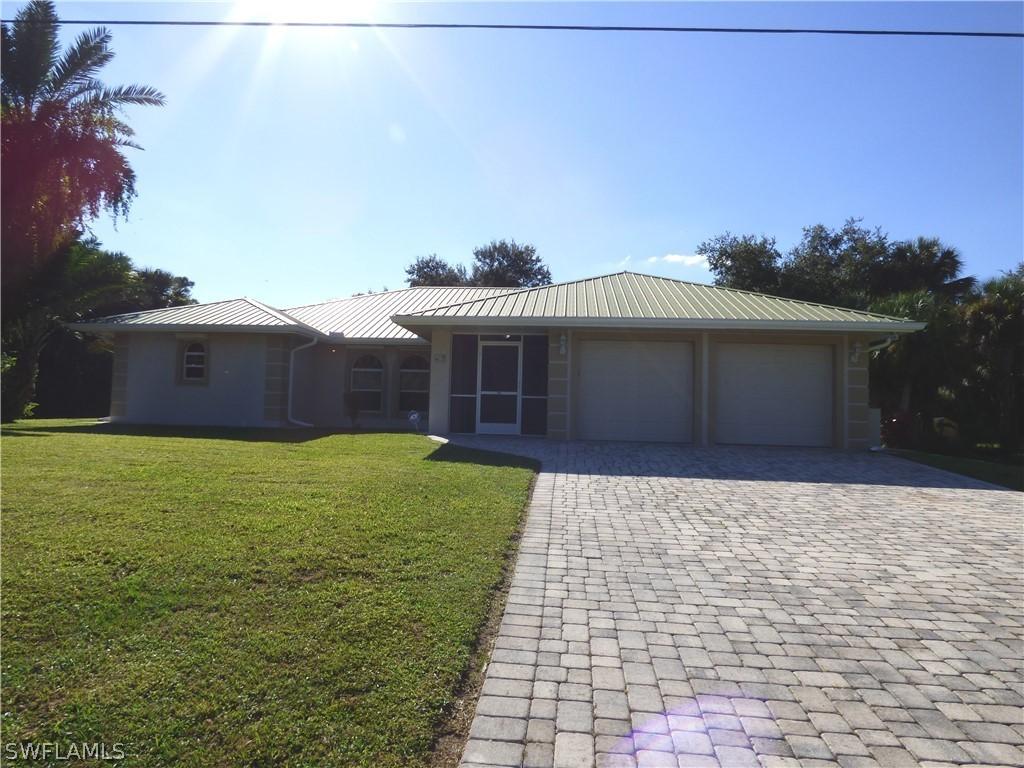 415 Jackson Ave., Lehigh Acres, FL 33972
