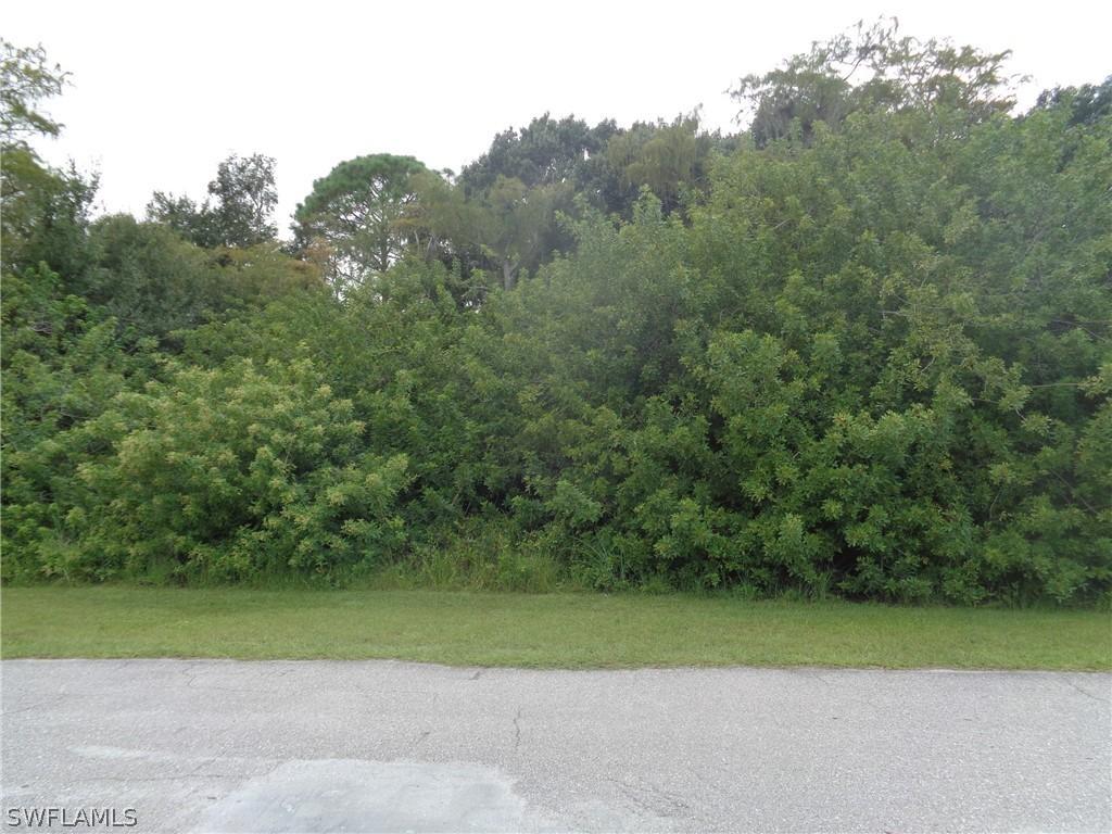 901 Agnes Ave., Lehigh Acres, FL 33971