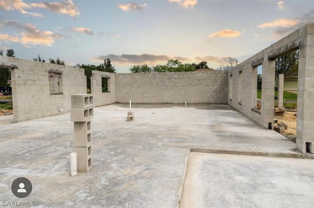 424 NW 6th Ave., Cape Coral, FL 33993