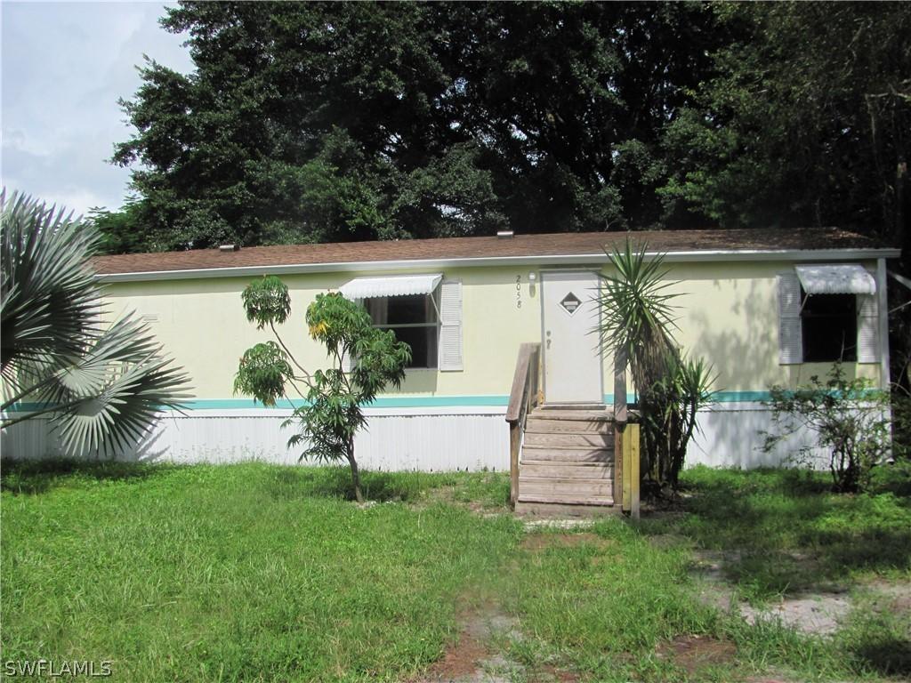 2058 Zoysia Ln., North Fort Myers, FL 33917