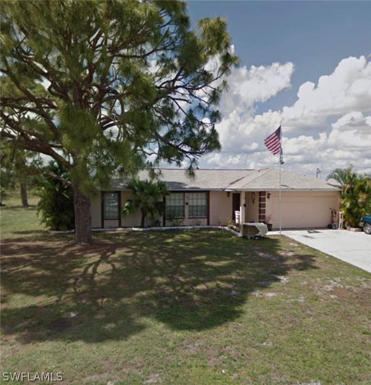 449 Candlewick Cir., Lehigh Acres, FL 33936