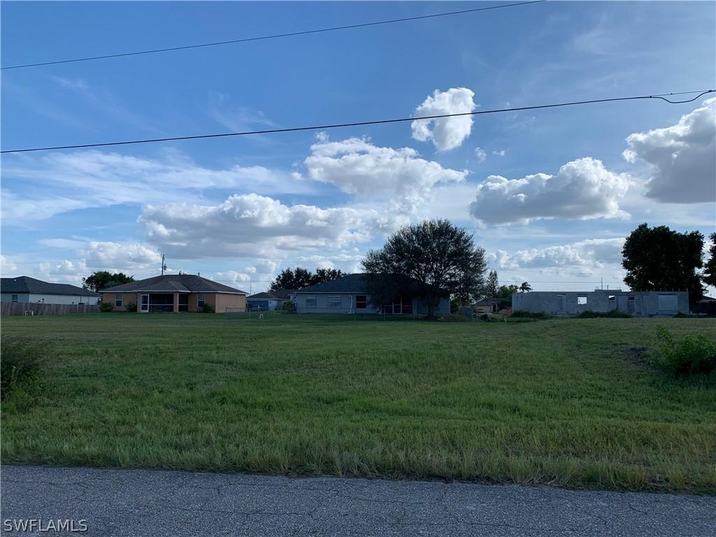 216 NW 10th Ter., Cape Coral, FL 33993