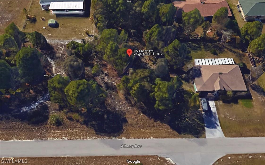 905 Albany Ave., Lehigh Acres, FL 33971