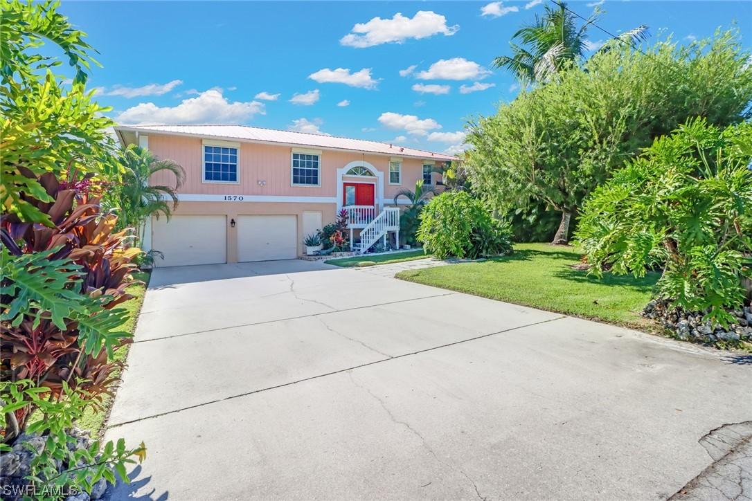 1570 Avion Pl., Naples, FL 34104