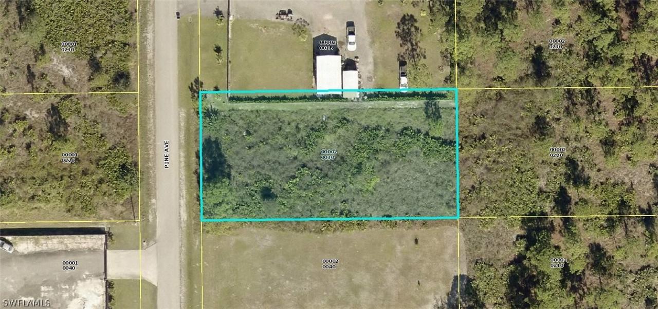 818 Pine Ave., Lehigh Acres, FL 33972