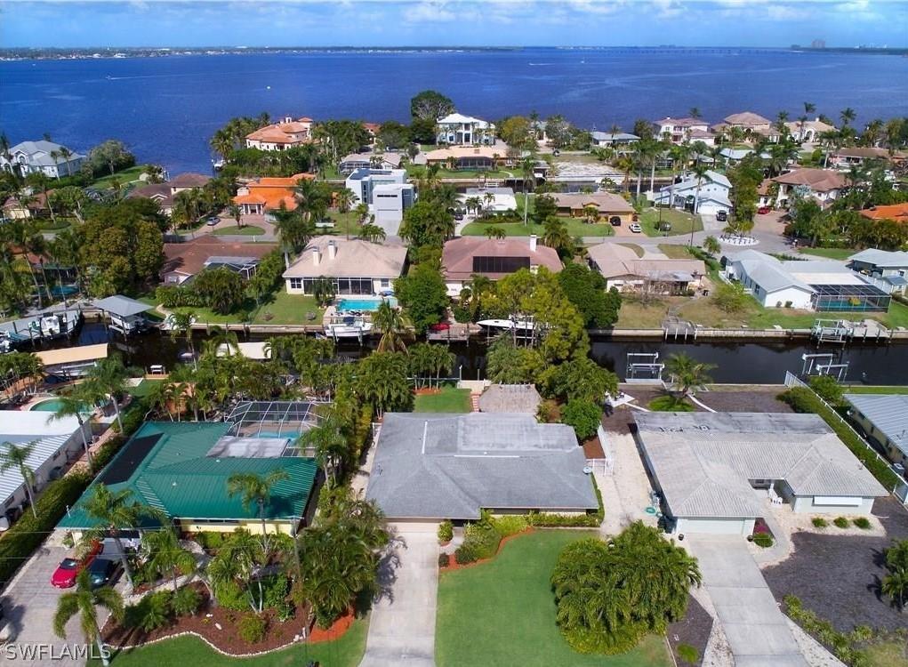 393 Parkway Ct., Fort Myers, FL 33919