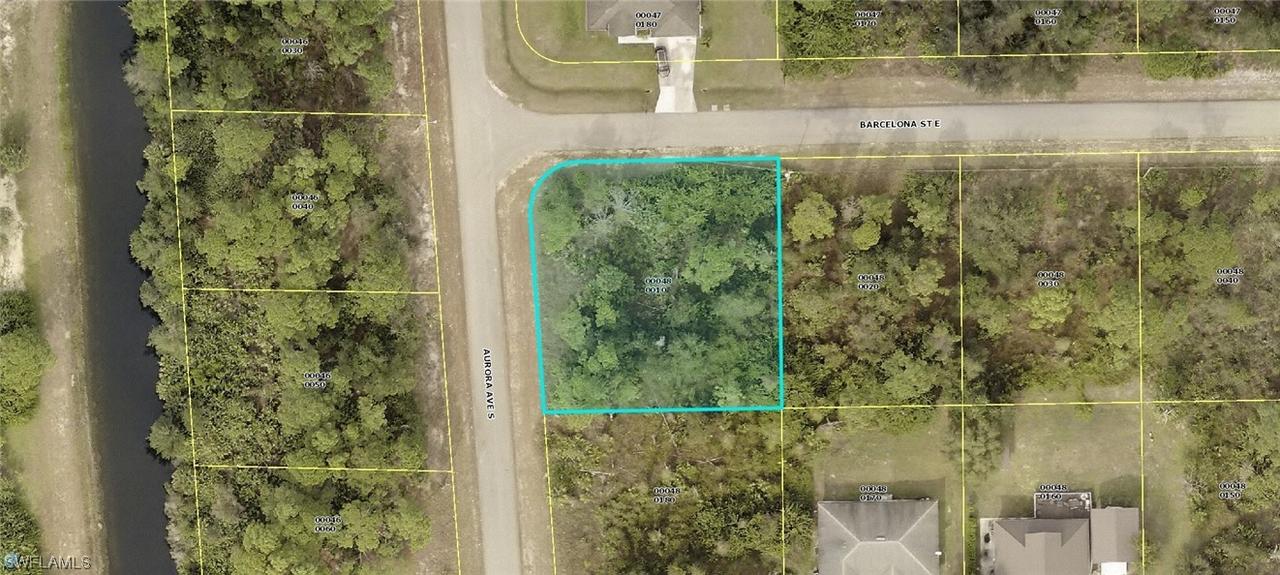 910 Barcelona St., Lehigh Acres, FL 33974