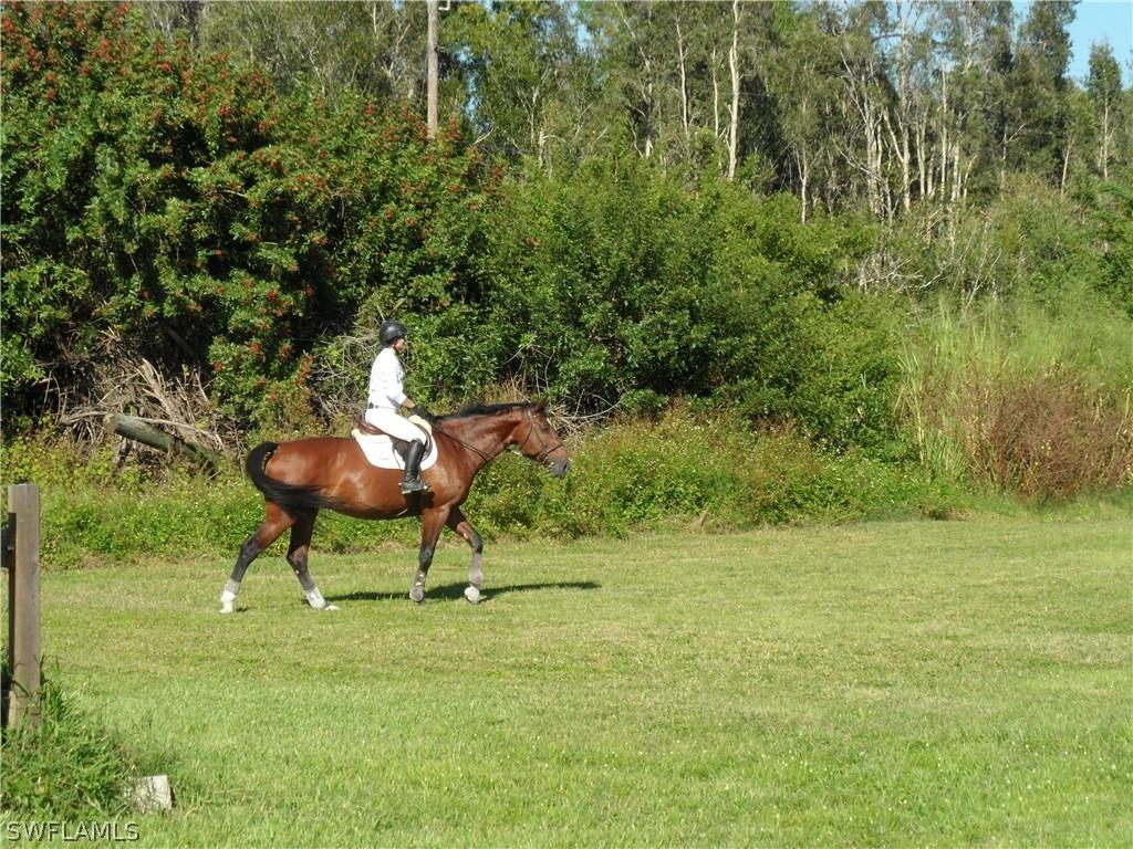 6735 Broken Arrow Rd., Fort Myers, FL 33912