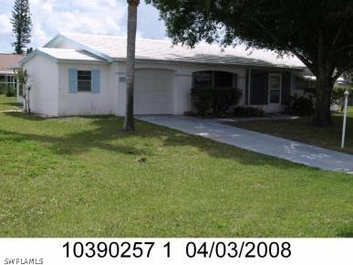 202 Norwich Ave., Lehigh Acres, FL 33936