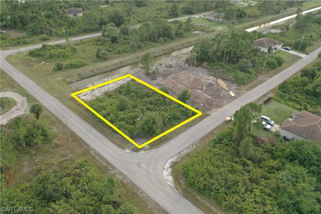 874 Carbon St., Lehigh Acres, FL 33974