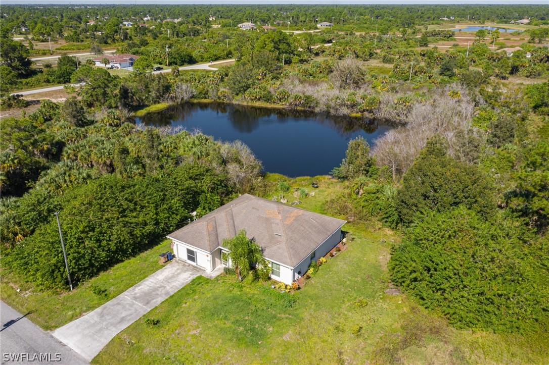 933 Lakeside Dr., Lehigh Acres, FL 33974