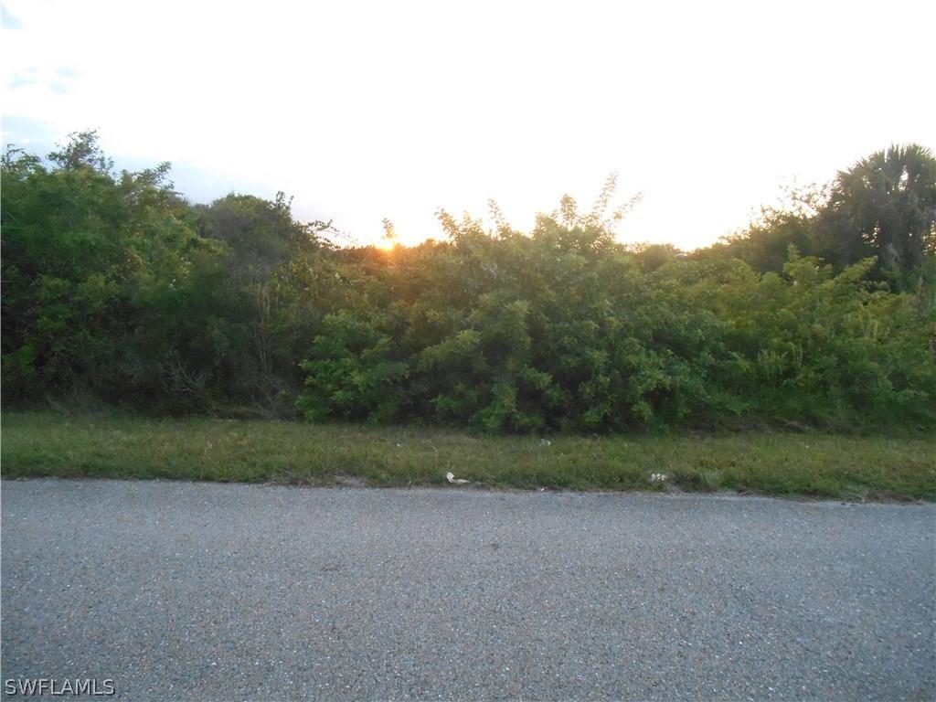 305 Paulcrest Ave., Lehigh Acres, FL 33974