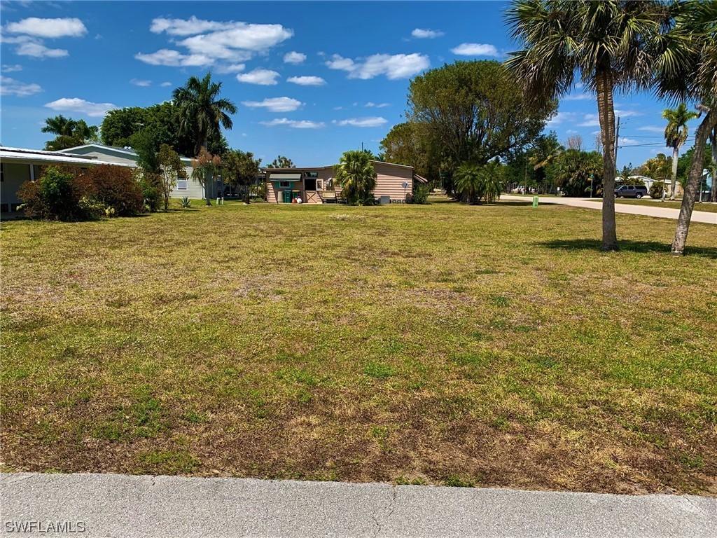 201 Matecumbe Ln., Naples, FL 34114