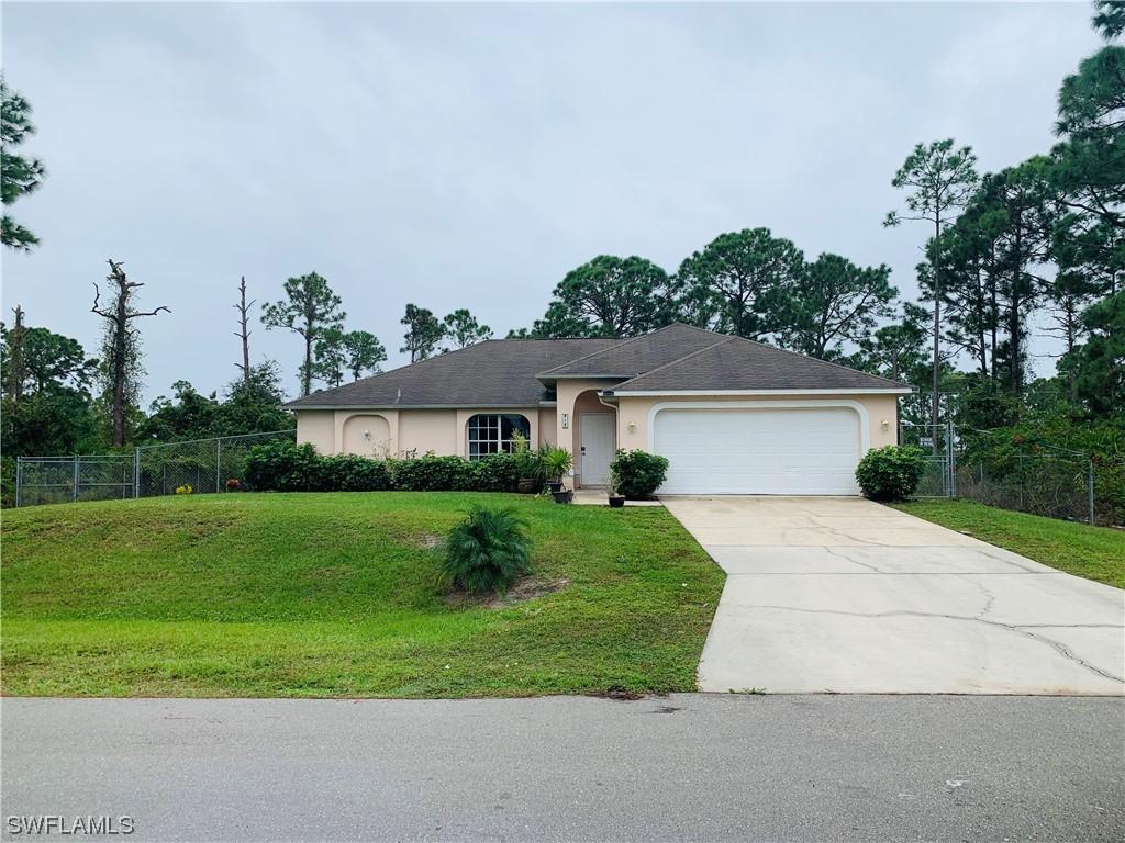 912 Moonbeam St., Lehigh Acres, FL 33974