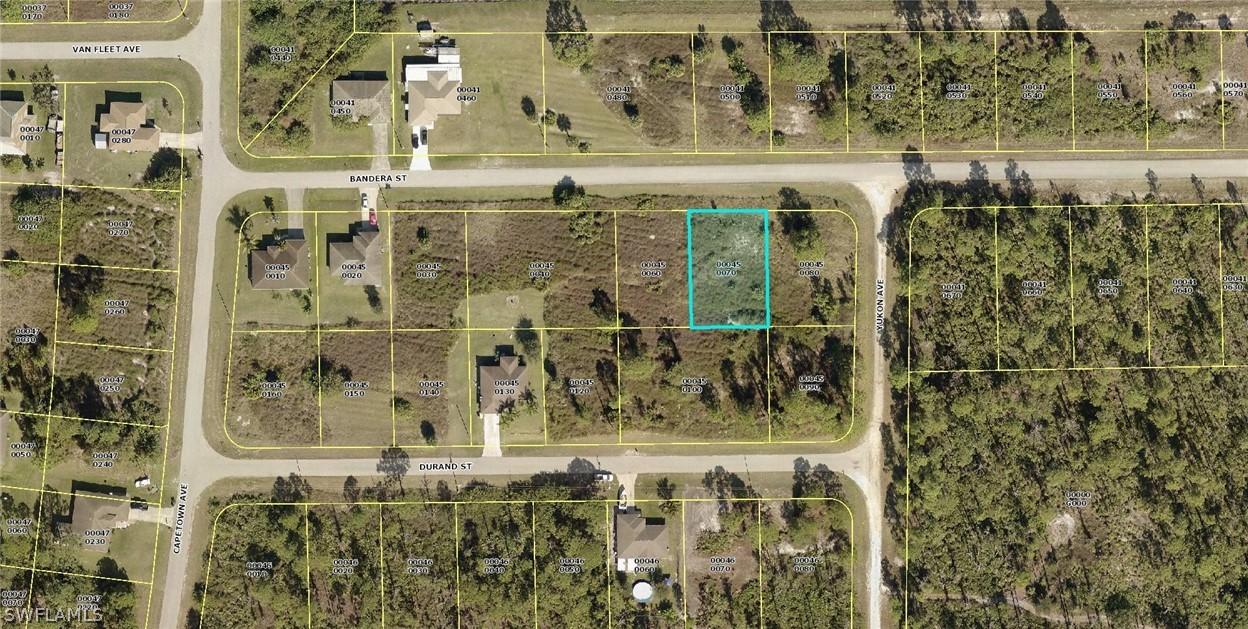 1030 Bandera St., Lehigh Acres, FL 33974
