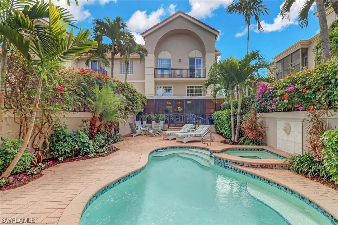 430 10th Ave. #305, Naples, FL 34102