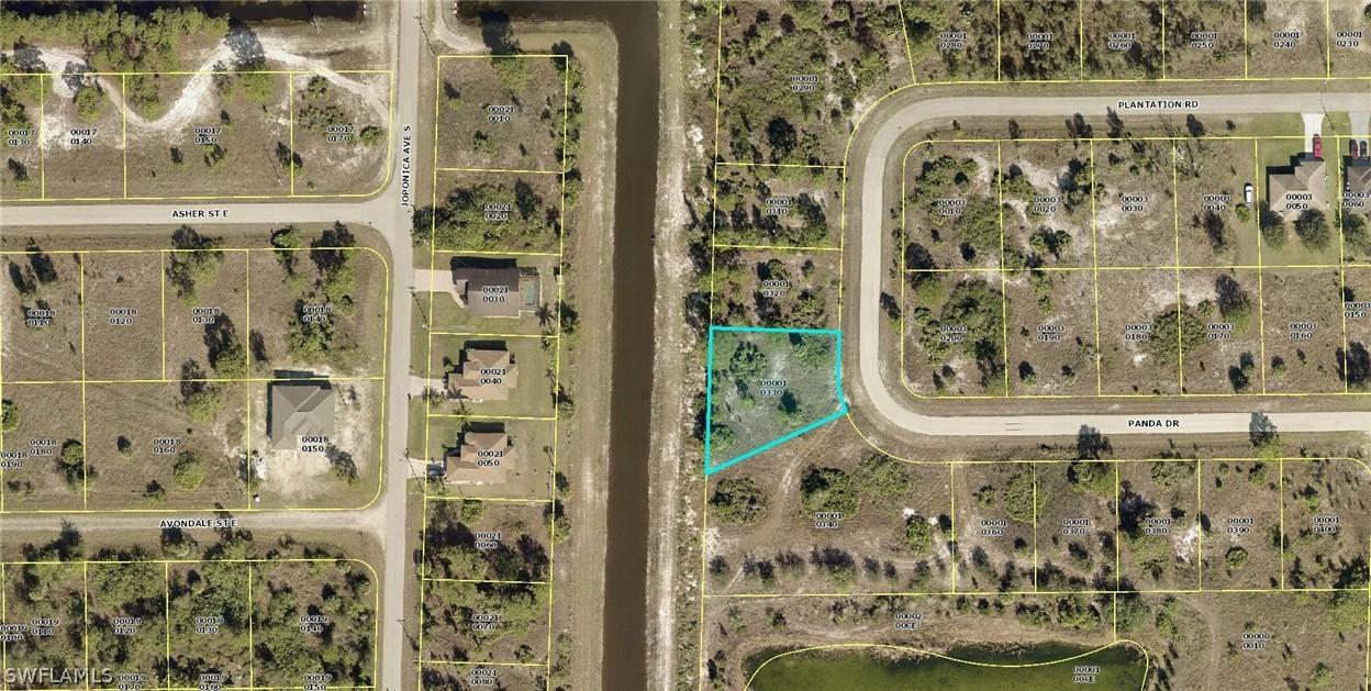 906 Panda Dr., Lehigh Acres, FL 33974