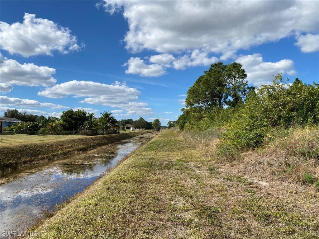 2908 Xelda Ave., Lehigh Acres, FL 33976