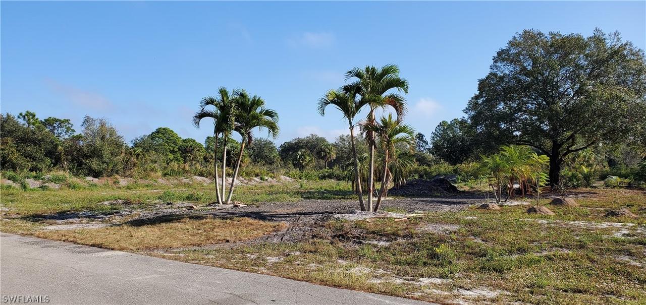 1410 Acacia Ave., Lehigh Acres, FL 33972