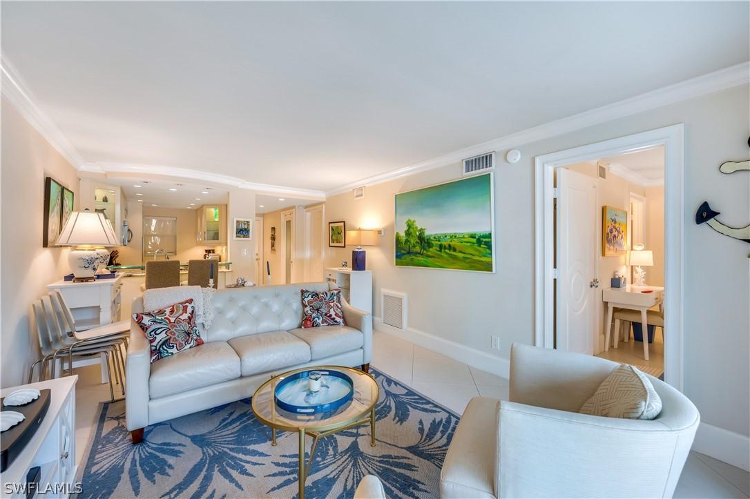 335 8th Ave., Naples, FL 34102