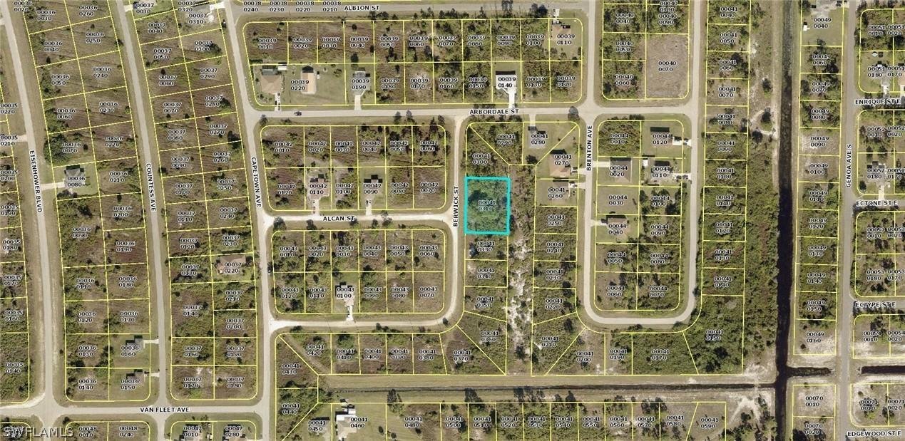 1040 Berwick St., Lehigh Acres, FL 33974