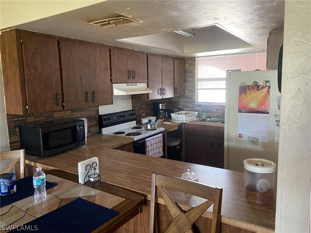 1102 SW 15th Ter., Cape Coral, FL 33991