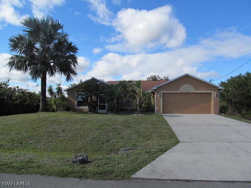 354 Pinehurst Ave., Lehigh Acres, FL 33974