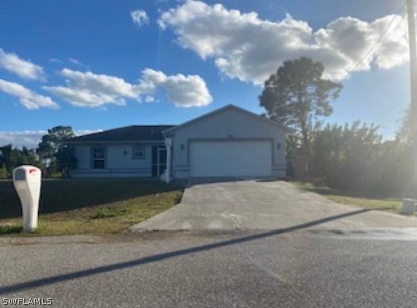 1136 Garibaldi St., Lehigh Acres, FL 33974