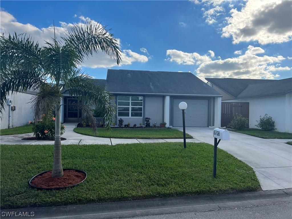 9708 Maplecrest Cir., Lehigh Acres, FL 33936