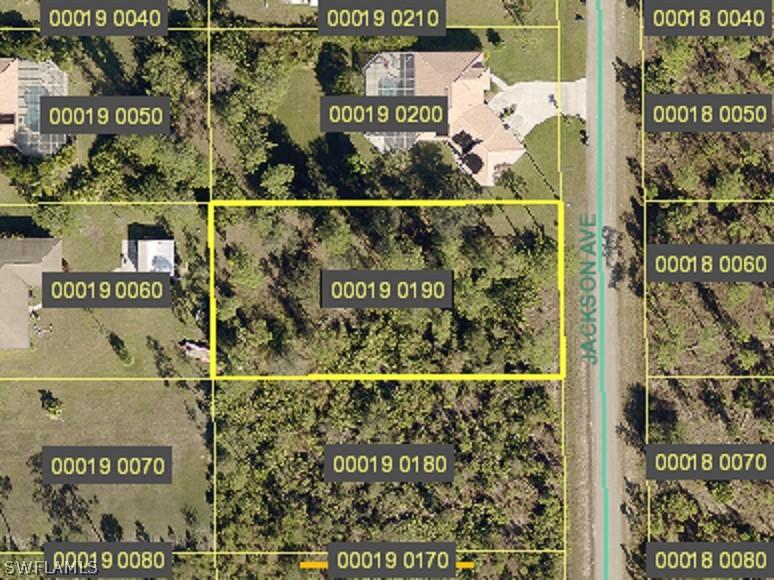 913 Jackson Ave., Lehigh Acres, FL 33972