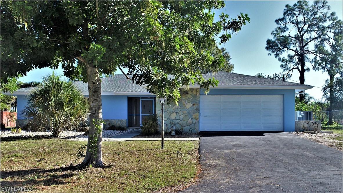 212 Maple Ave., Lehigh Acres, FL 33936
