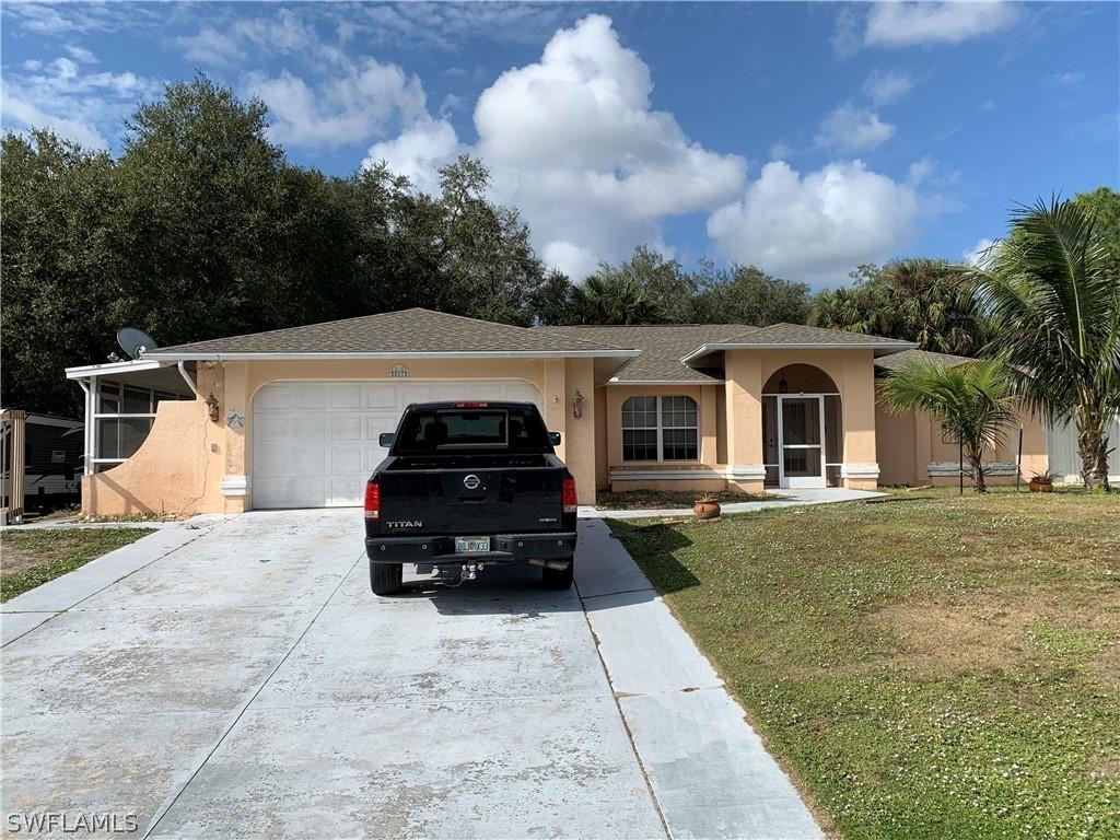 517 Hibiscus Ave., Lehigh Acres, FL 33972