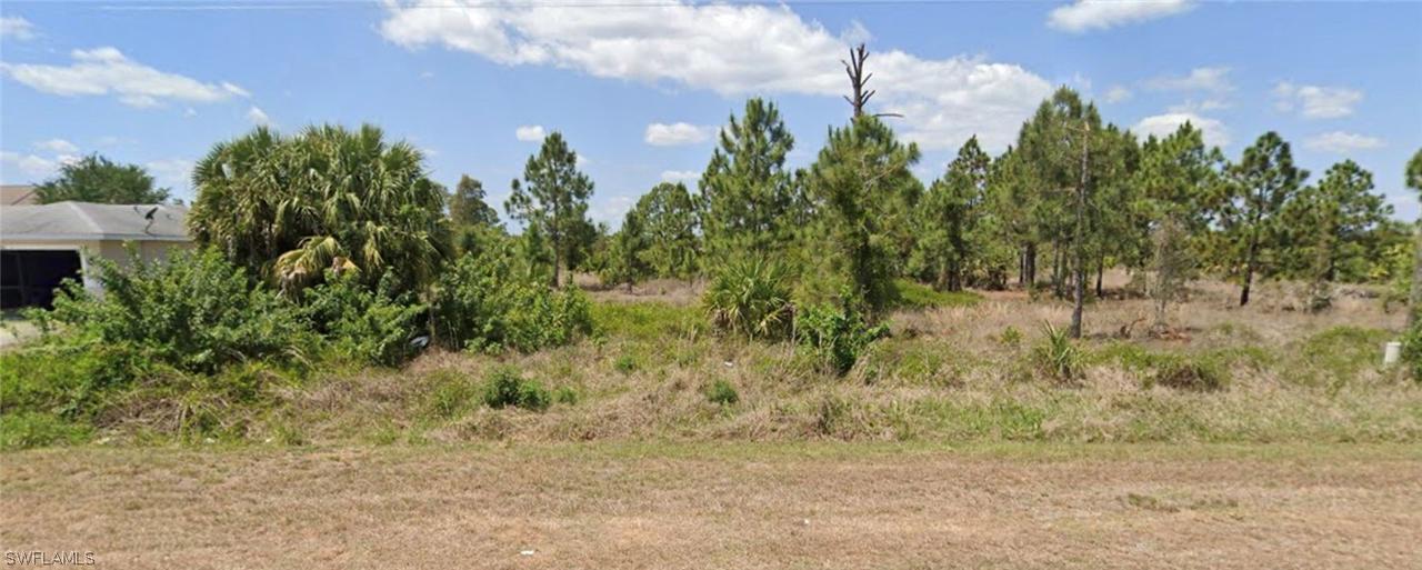 860/862 Eisenhower Blvd., Lehigh Acres, FL 33974