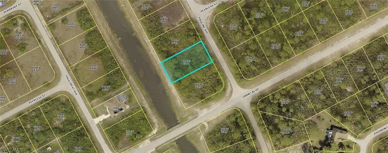 394 Pauline Ave., Lehigh Acres, FL 33974