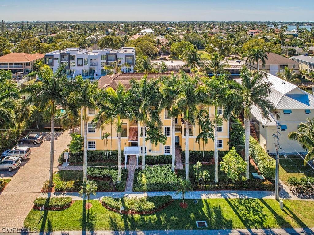 1540 Blue Point Ave. #201, Naples, FL 34102