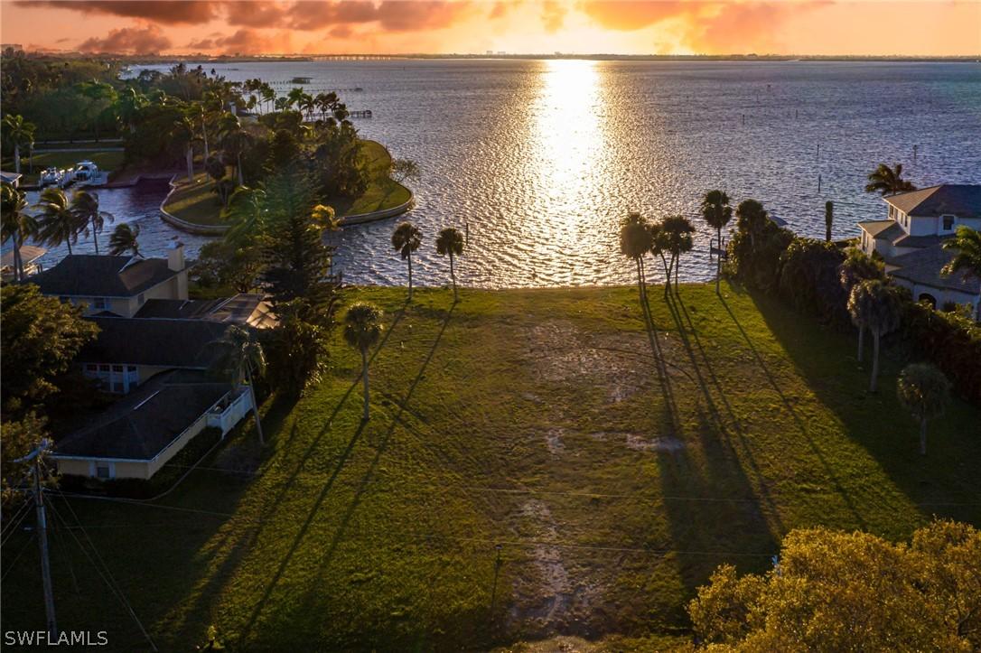 6928 Old Whiskey Creek Dr., Fort Myers, FL 33919