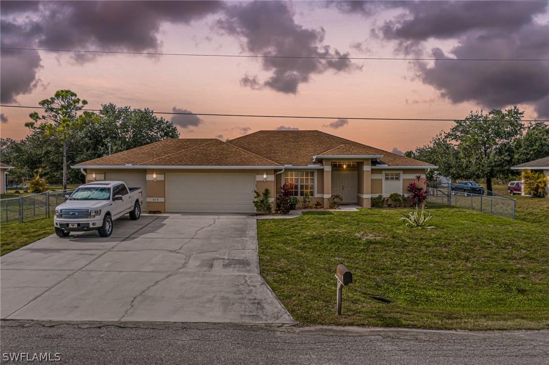 819 Hibiscus Ave., Lehigh Acres, FL 33972